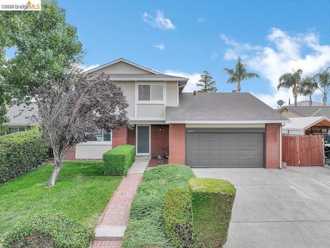 Photo of 4900 Burgundy Dr DR, Oakley, CA 94561 (MLS # 41141935)