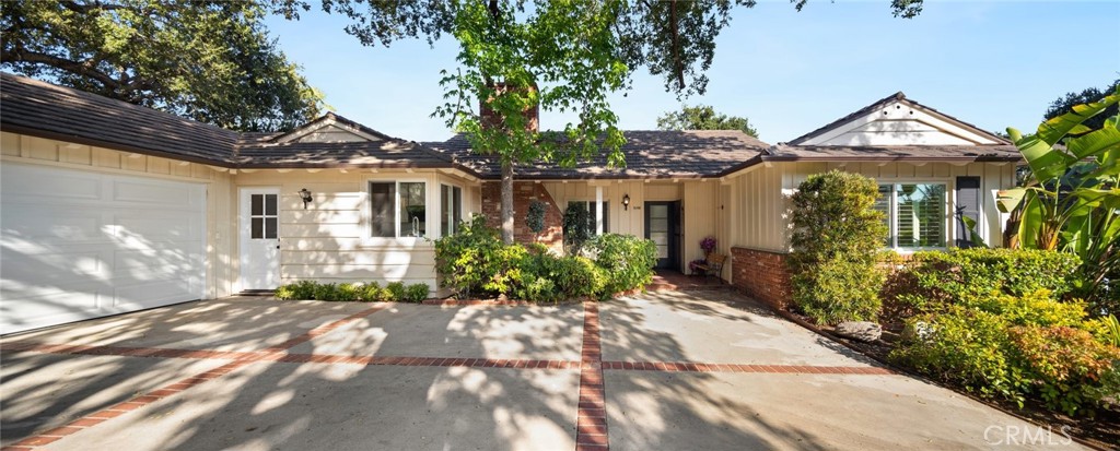 1648 Highland Oaks Drive
