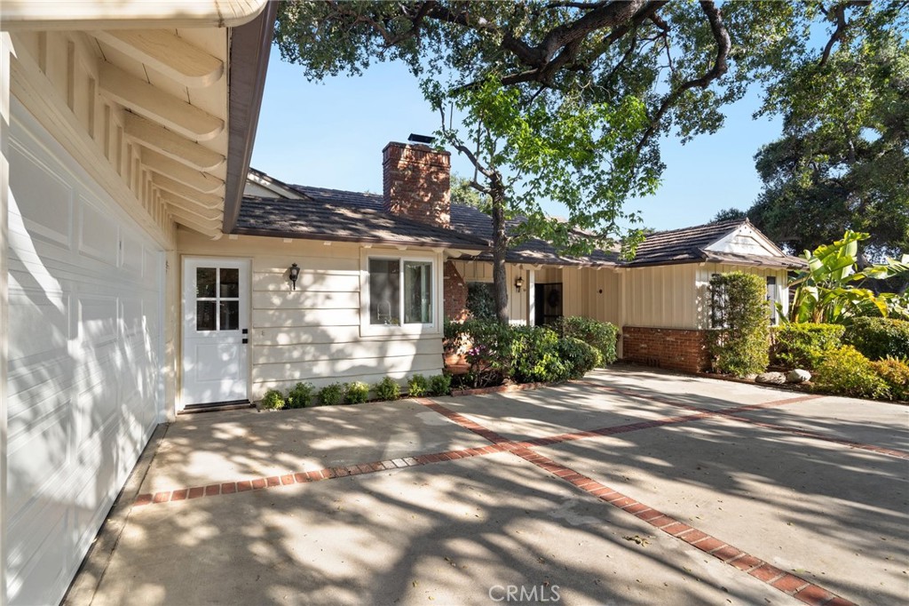 1648 Highland Oaks Drive