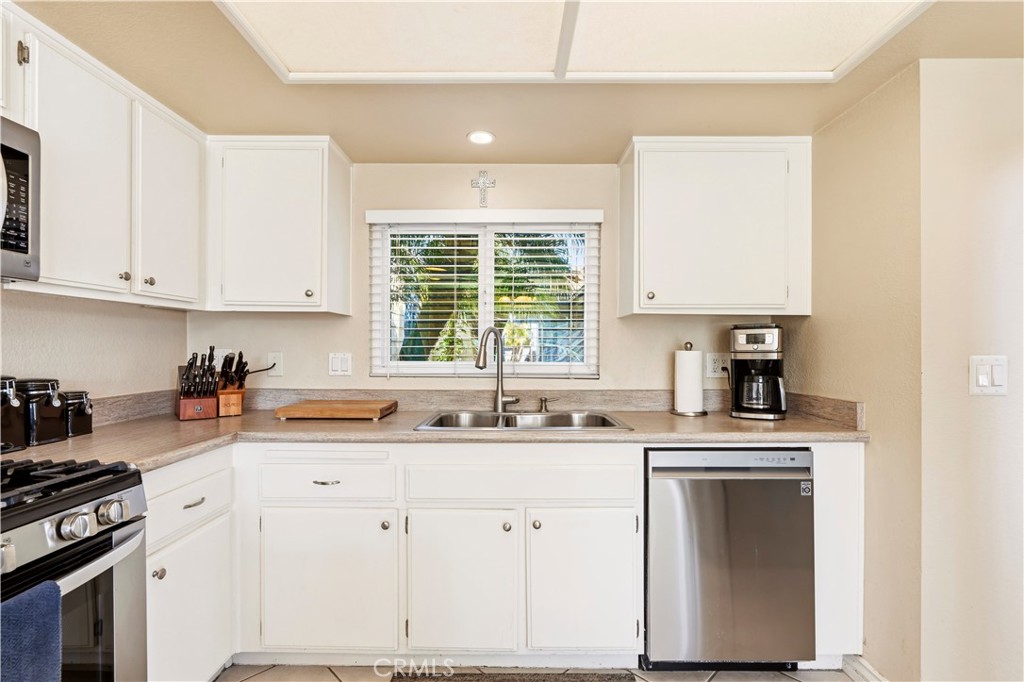 Oxnard, California, 91307, United States, 4 Bedrooms Bedrooms, ,2 BathroomsBathrooms,Residential,Active,2031740