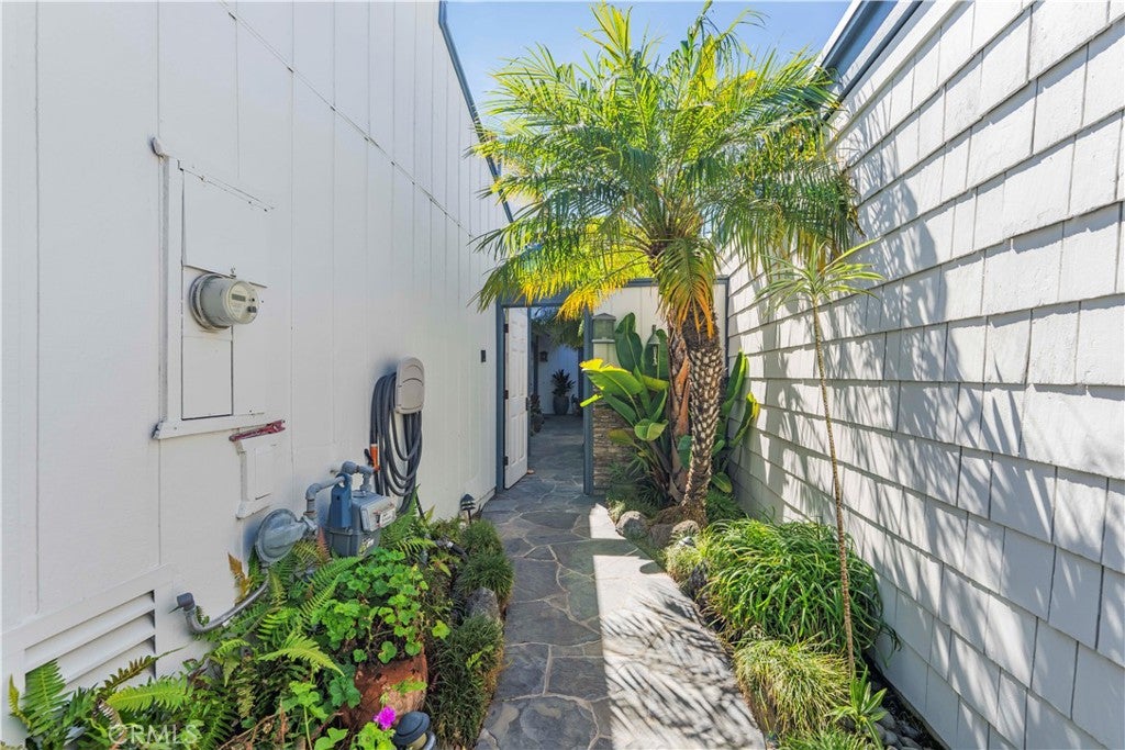 Oxnard, California, 91307, United States, 4 Bedrooms Bedrooms, ,2 BathroomsBathrooms,Residential,Active,2031740