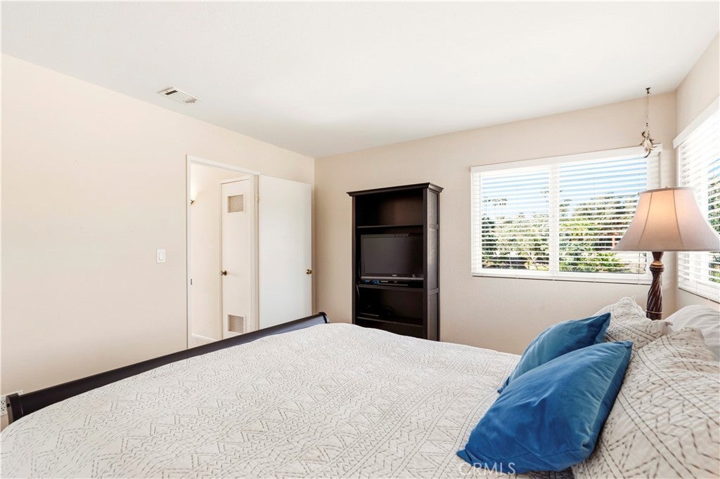 Oxnard, California, 91307, United States, 4 Bedrooms Bedrooms, ,2 BathroomsBathrooms,Residential,Active,2031740