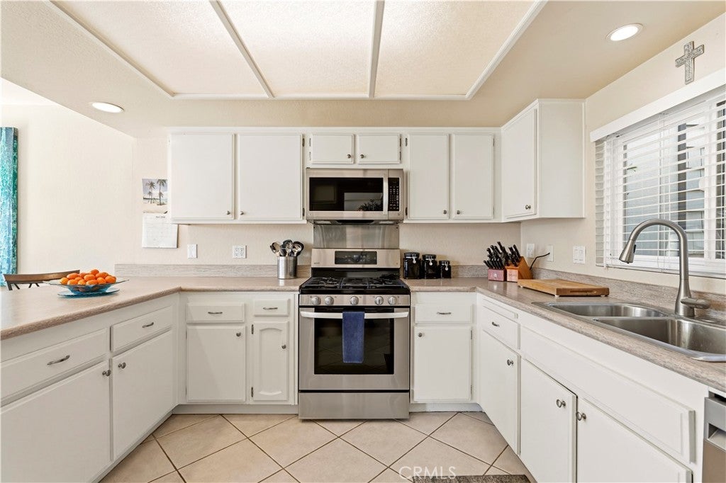 Oxnard, California, 91307, United States, 4 Bedrooms Bedrooms, ,2 BathroomsBathrooms,Residential,Active,2031740