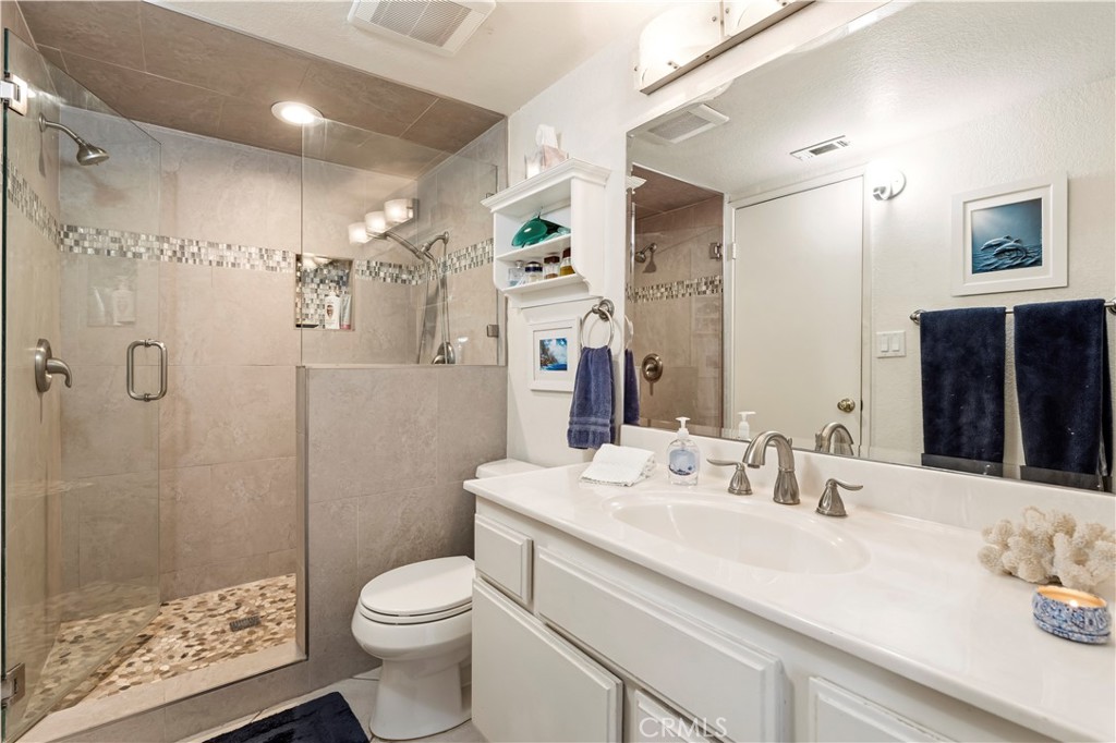 Oxnard, California, 91307, United States, 4 Bedrooms Bedrooms, ,2 BathroomsBathrooms,Residential,Active,2031740