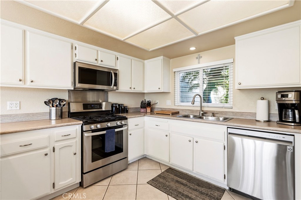 Oxnard, California, 91307, United States, 4 Bedrooms Bedrooms, ,2 BathroomsBathrooms,Residential,Active,2031740