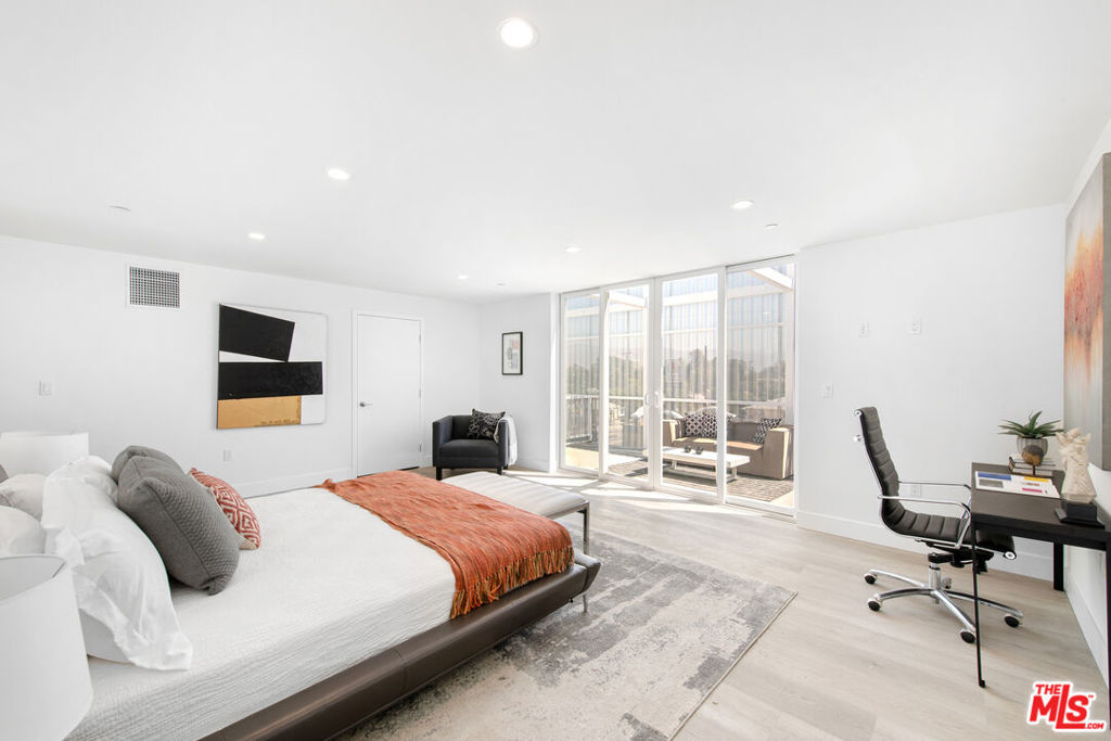 11714 Magnolia Boulevard