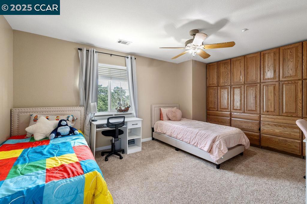 LYON GROVES - Residential