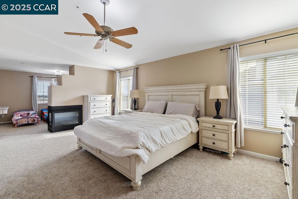 LYON GROVES - Residential