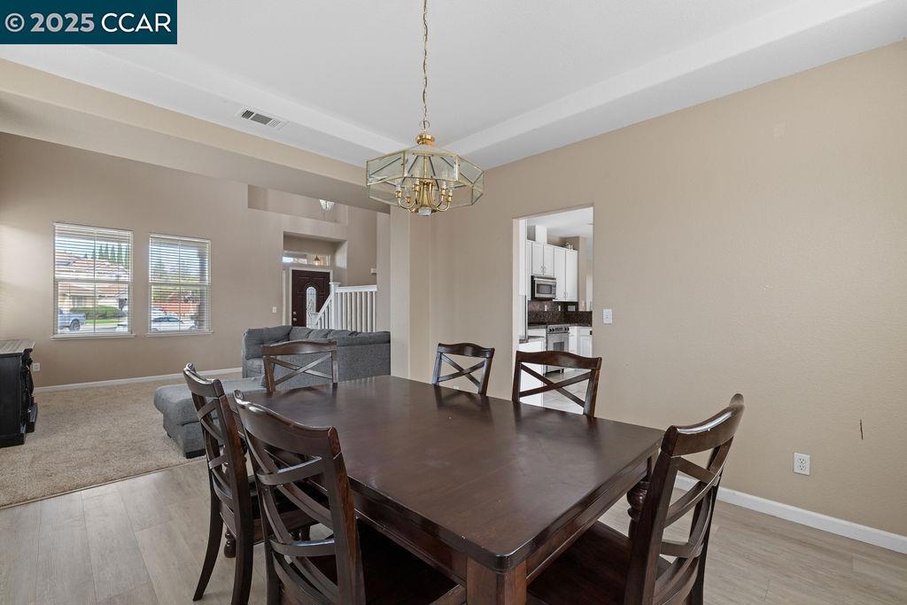 LYON GROVES - Residential