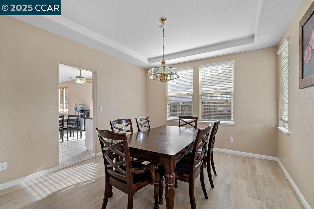 LYON GROVES - Residential