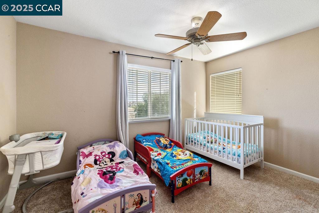 LYON GROVES - Residential