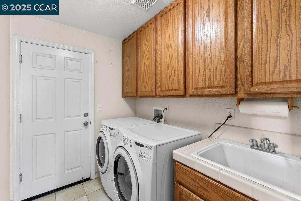 LYON GROVES - Residential