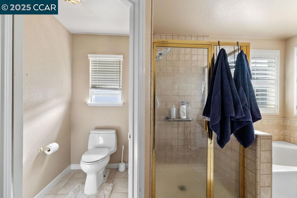 LYON GROVES - Residential