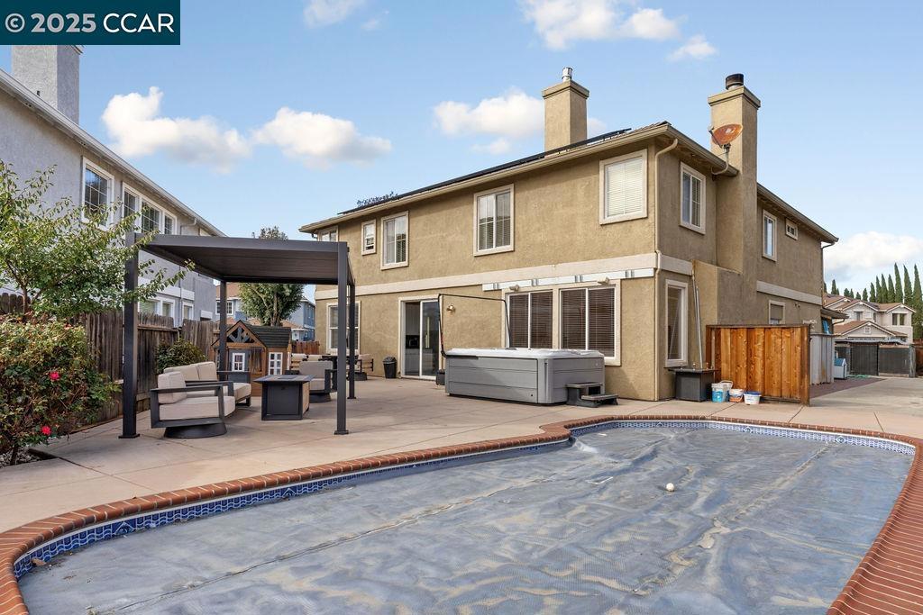 LYON GROVES - Residential