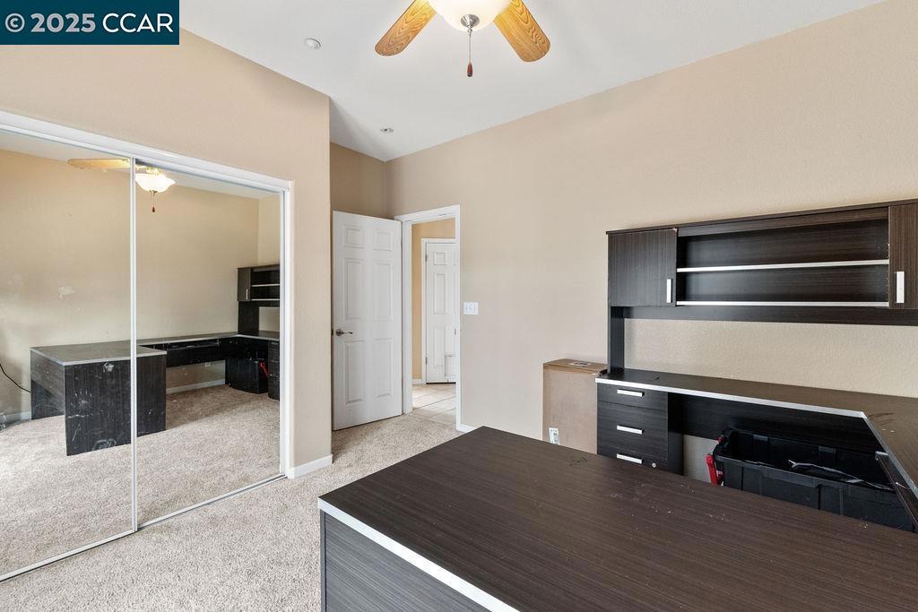 LYON GROVES - Residential