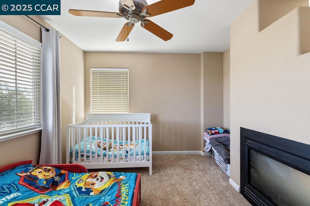 LYON GROVES - Residential