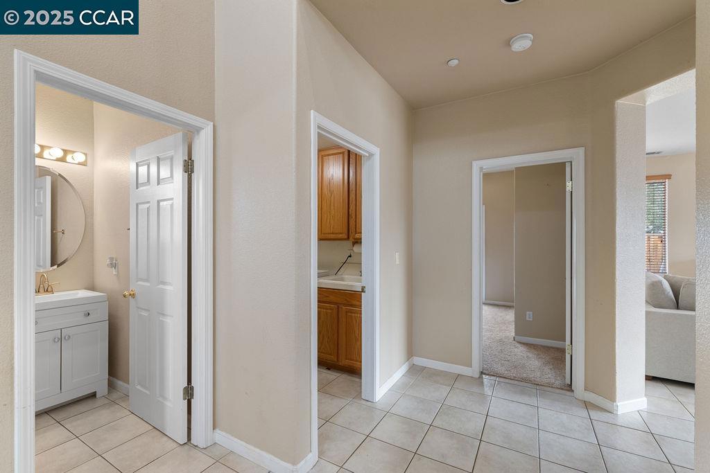 LYON GROVES - Residential