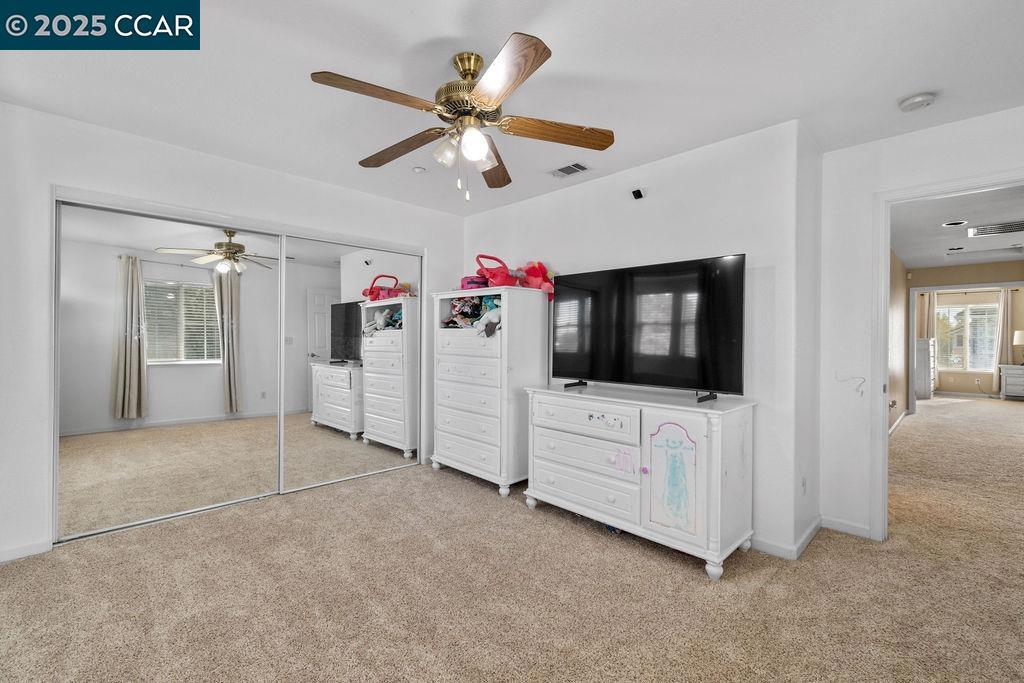 LYON GROVES - Residential