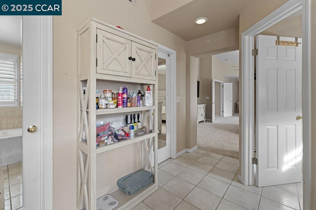 LYON GROVES - Residential