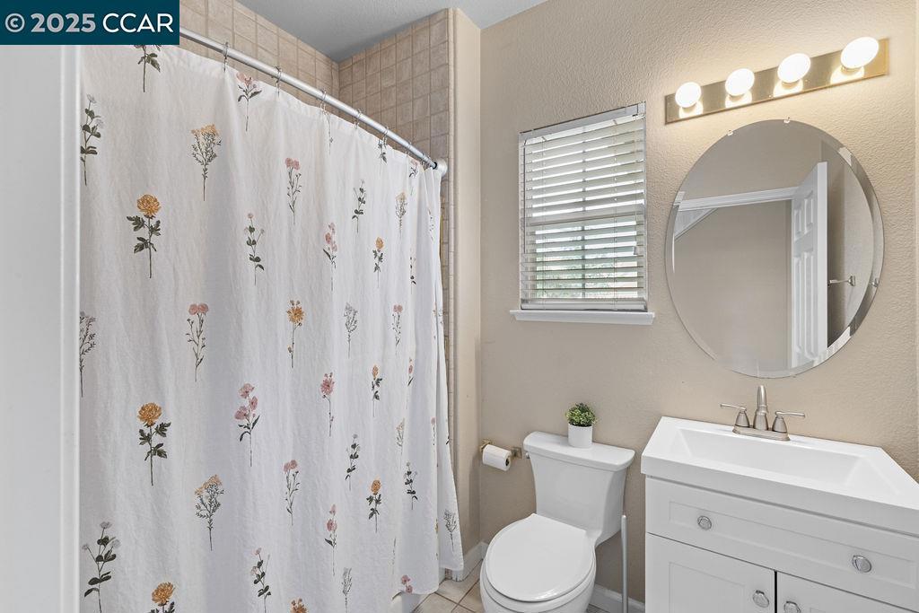 LYON GROVES - Residential