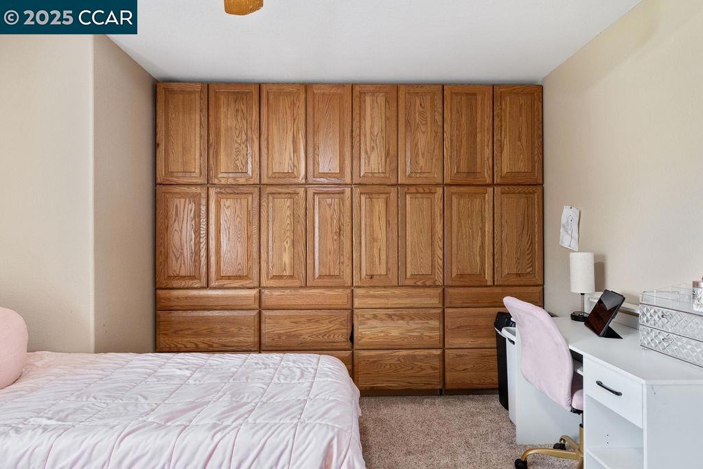 LYON GROVES - Residential