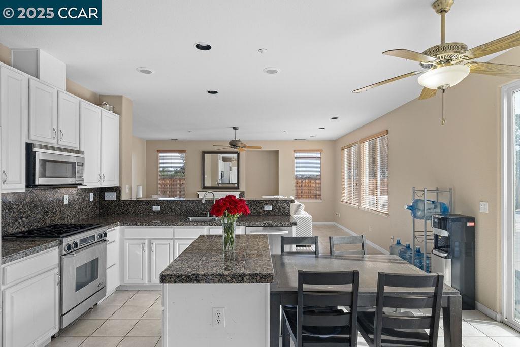 LYON GROVES - Residential