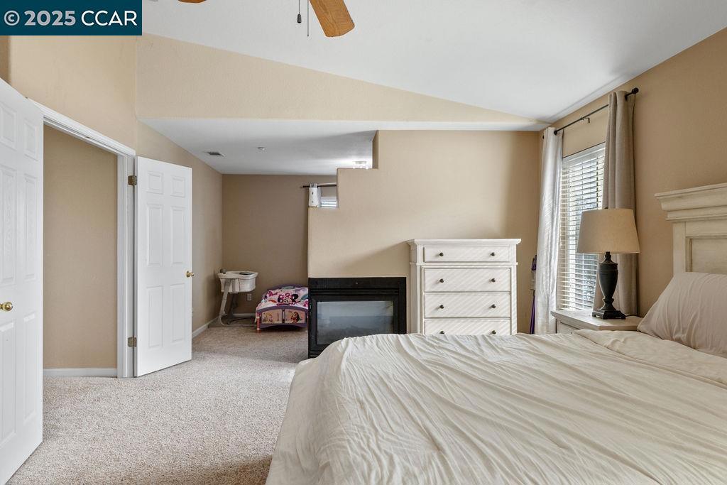 LYON GROVES - Residential