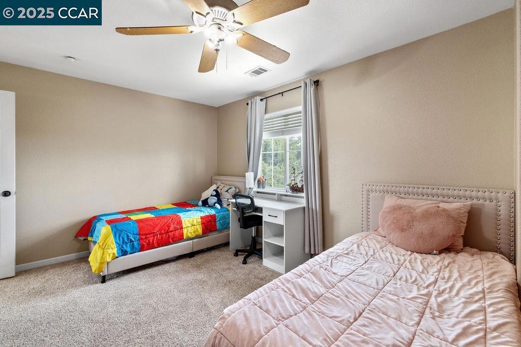 LYON GROVES - Residential