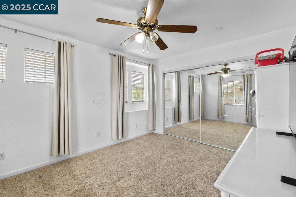 LYON GROVES - Residential