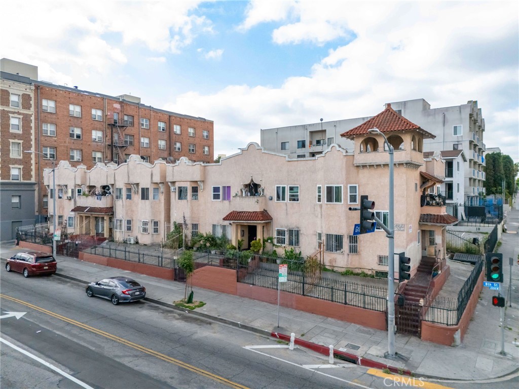 2214 W 8th