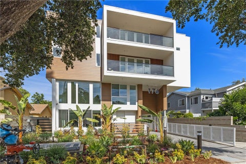 Photo of 176 N Catalina Avenue #403, Pasadena, CA 91106 (MLS # AR26216868)