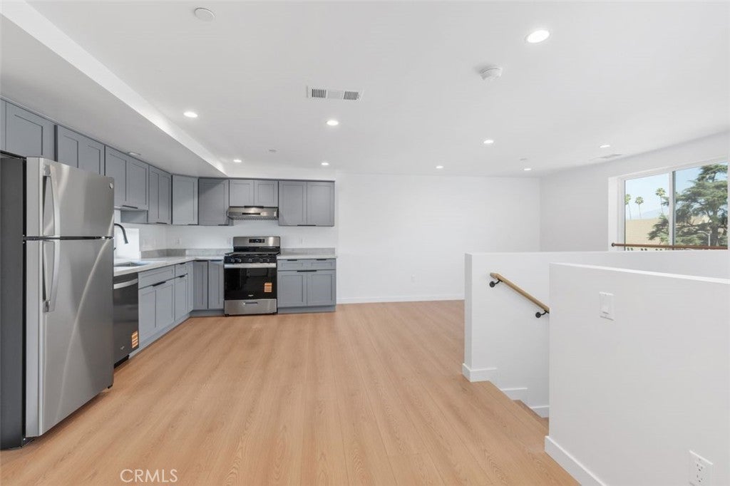 176 N Catalina Avenue 403