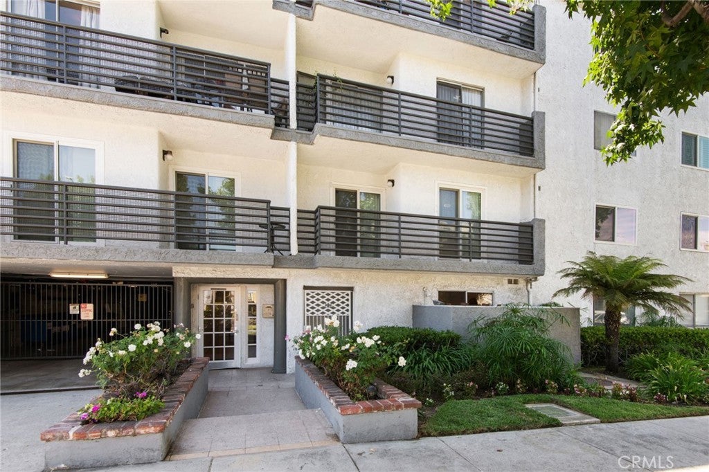 1515 S Beverly Drive 101