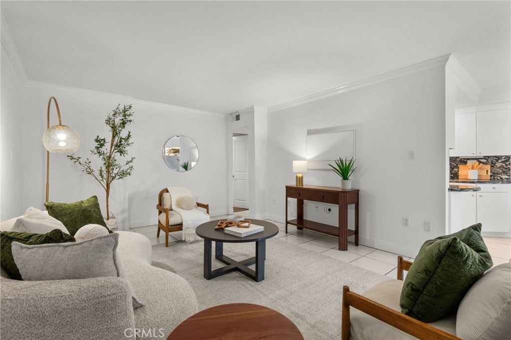 1515 S Beverly Drive 101