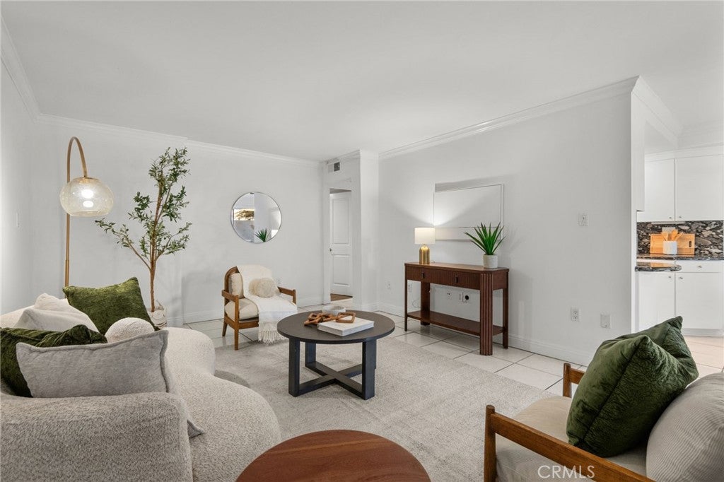1515 S Beverly Drive 101
