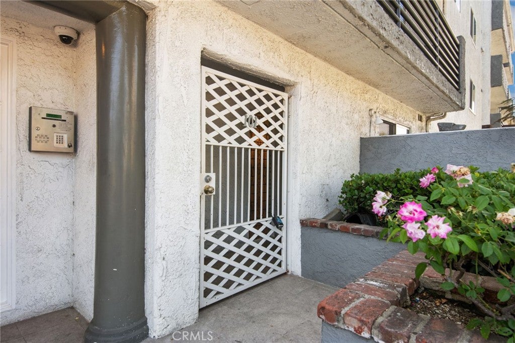 1515 S Beverly Drive 101