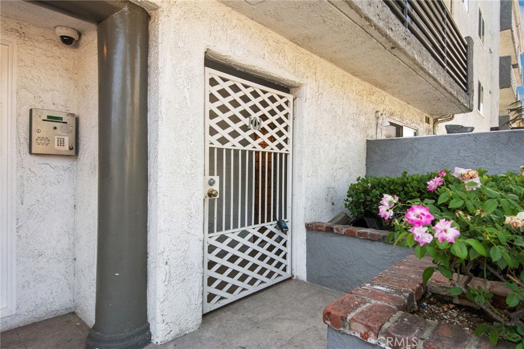 1515 S Beverly Drive 101