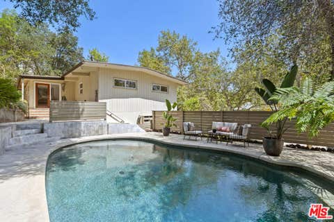 Photo of 1730 La Loma Road, Pasadena, CA 91105 (MLS # 26844087)