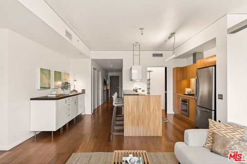 Photo of 1155 S Grand Avenue #403, Los Angeles, CA 90015 (MLS # 26937271)