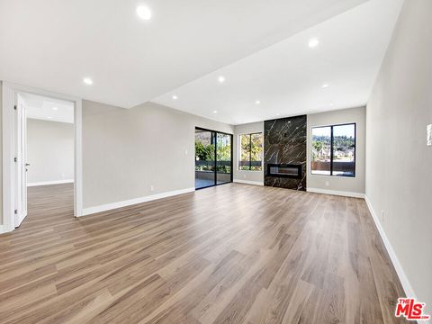 Photo of 1325 Valley View Road #201, Glendale, CA 91202 (MLS # 26832109)