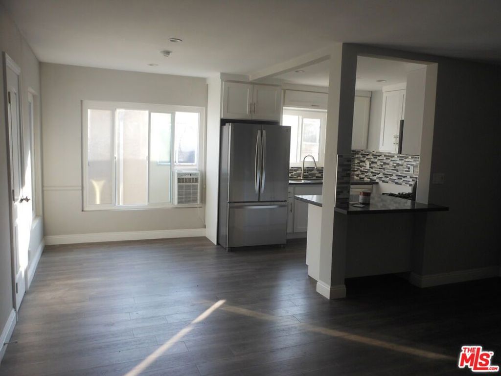 Photo of 213 S ALEXANDRIA Avenue #2, Los Angeles, CA 90004 (MLS # 25609103)