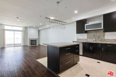 Photo of 401 N Serrano Avenue #304, Los Angeles, CA 90004 (MLS # 26673967)