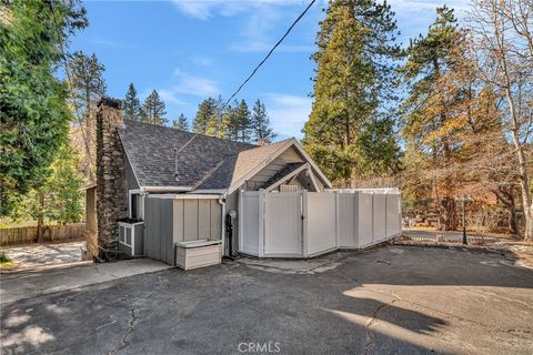 Photo of 23023 Oak Lane, Crestline, CA 92325 (MLS # IG25271593)