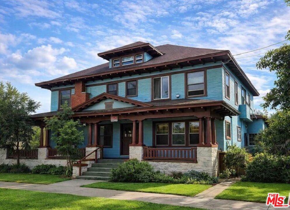 3977 S Budlong Avenue