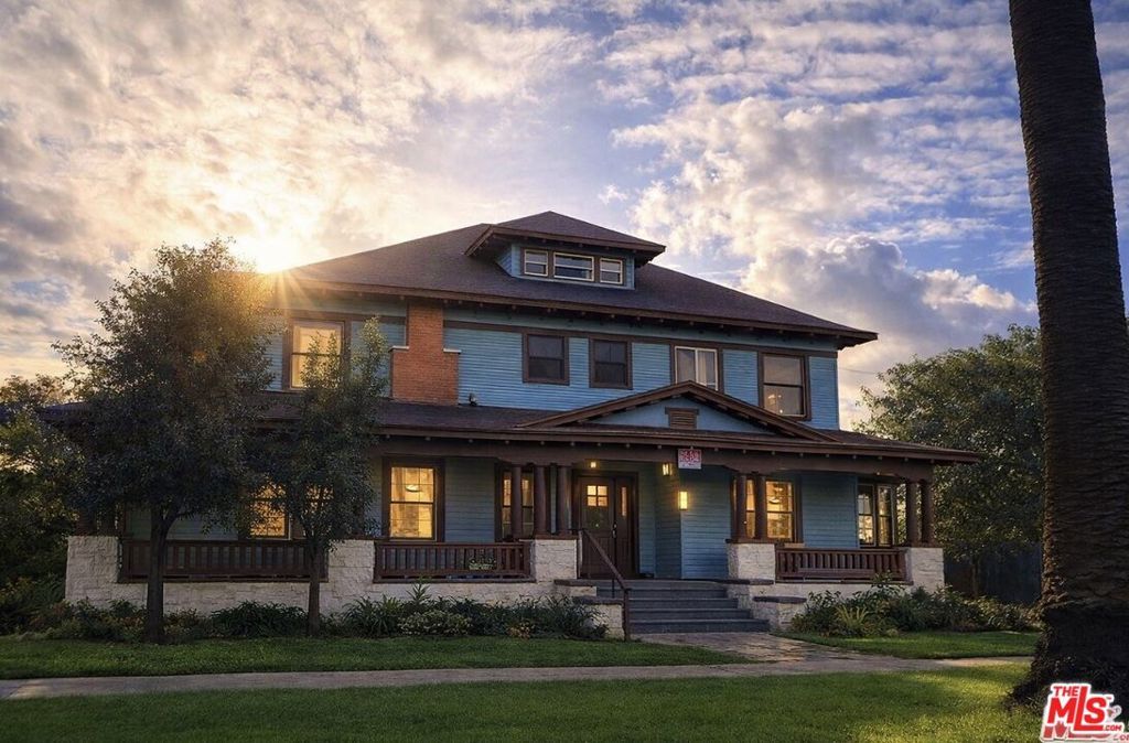 Photo of 3977 S Budlong Avenue, Los Angeles, CA 90037 (MLS # 26651087)