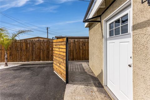 Photo of 12008 Roscoe Blvd Blvd, North Hollywood, CA 91605 (MLS # PW26067289)