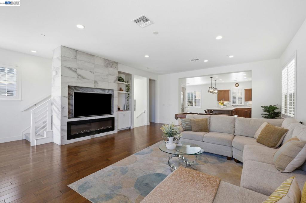 7240 Carneros Ln