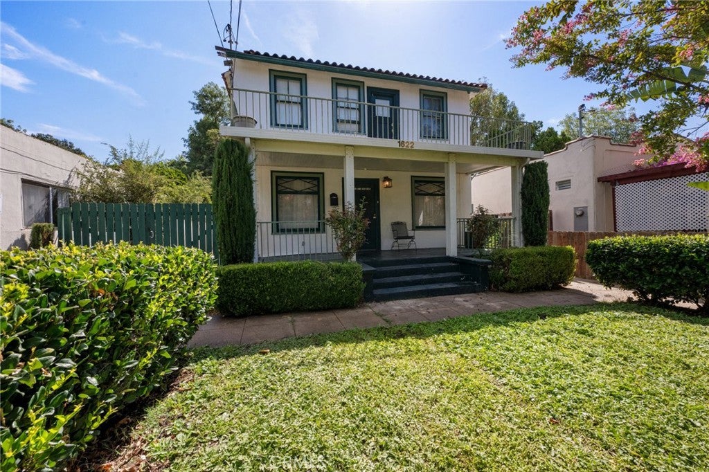 1622 Navarro AVE