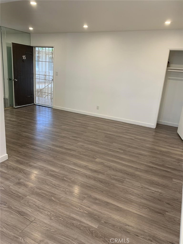 Nestled in one of the most sought after neighborhoods of Canoga park . this spectacular condo will capture even the most sophisticated buyer at the first sight. This turnkey unit . Remodeled unit , open floor plan, kitchen with custom cabinets. granite counter tops with Appliances , dual panel windows, copper plumbing hardwood floors fresh paint throughout recess lighting, Great for entertainment ,don't miss it come and see it wont be last long.