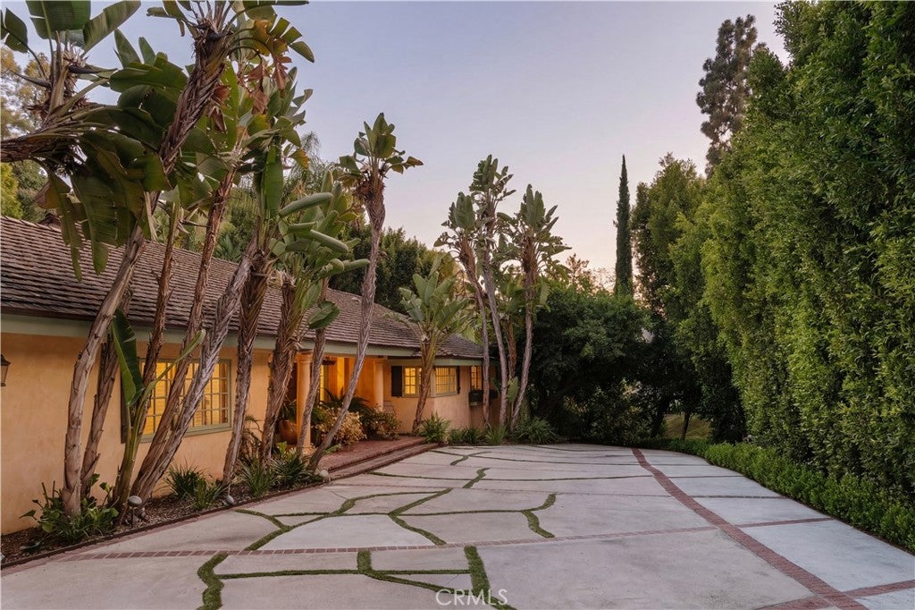 1138 Coldwater Canyon Drive